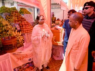 उत्तर प्रदेश के मुख्यमंत्री योगी आदित्यनाथ जी 14 मार्च, 2024 को जनपद अम्बेडकरनगर में विकास परियोजनाओं के लोकार्पण एवं शिलान्यास के अवसर पर आयोजित प्रदर्शनी का अवलोकन करते हुए। 