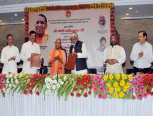 मुख्यमंत्री की उपस्थिति में 13 जून, 2017 को उत्तर प्रदेश एवं राजस्थान राज्य के मध्य बस सेवाओं के सम्बन्ध में एम0ओ0यू0 पर हस्ताक्षर हुआ।