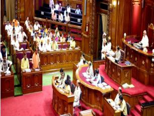 उत्तर प्रदेश के मुख्यमंत्री योगी आदित्यनाथ जी 14 जुलाई, 2017 को विधान भवन में सदन की कार्रवाई में अपने विचार व्यक्त करते हुए।