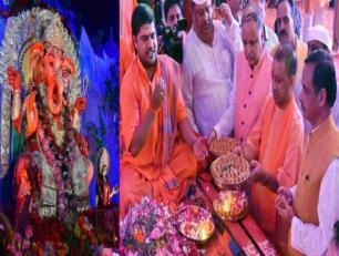 मुख्यमंत्री जी 04 सितम्बर, 2017 को लखनऊ में श्री गणेश प्राकट्य कमेटी द्वारा आयोजित श्री गणेश महोत्सव में पूजा अर्चना करते हुए।