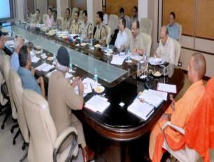 मुख्यमंत्री जी प्रदेश के सभी जोनल अपर पुलिस महानिदेशकों तथा पुलिस महानिरीक्षकों के साथ कानून व्यवस्था की समीक्षा बैठक करते हुए।