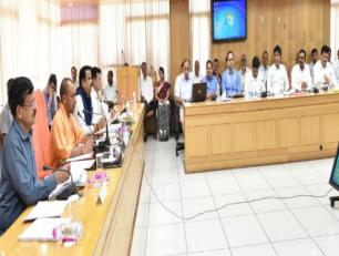 मुख्यमंत्री जी 11 अक्टूबर, 2017 को योजना भवन, लखनऊ में प्रदेश के मुख्य विकास अधिकारियों एवं संयुक्त विकास आयुक्तों को सम्बोधित करते हुए।