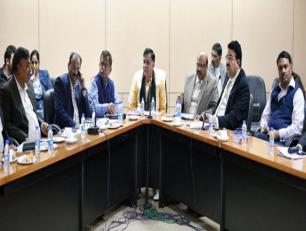 औद्योगिक विकास मंत्री श्री सतीश महाना इन्वेस्टर्स समिट 2018 की तैयारियों की समीक्षा करते हुए 