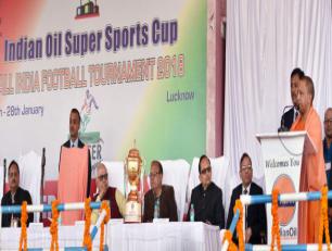 उत्तर प्रदेश के मुख्यमंत्री योगी आदित्यनाथ जी 28 जनवरी, 2018 को लखनऊ में सुपर स्पोट्र्स सोसाइटी द्वारा आयोजित इण्डियन आॅयल सुपर स्पोट्र्स कप, 2018 फुटबाॅल टूर्नामेन्ट के समापन कार्यक्रम को सम्बोधित करते हुए।