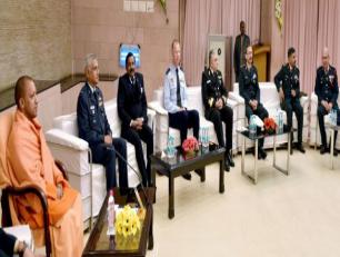 उत्तर प्रदेश के मुख्यमंत्री योगी आदित्यनाथ जी से 28 जनवरी, 2018 को उनके सरकारी आवास पर नेशनल डिफेन्स काॅलेज के प्रतिनिधिमण्डल ने भेंट की।