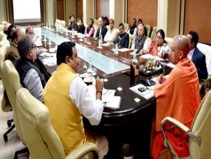 उत्तर प्रदेश के मुख्यमंत्री योगी आदित्यनाथ जी, 15 फरवरी, 2018 को शास्त्री भवन, लखनऊ में आॅपरेशन ‘कायाकल्प’ के प्रस्तुतिकरण के अवसर पर।