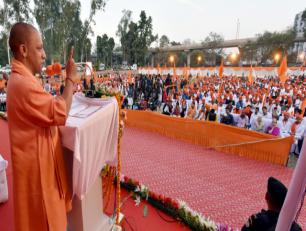 उत्तर प्रदेश के मुख्यमंत्री योगी आदित्यनाथ जी 19 फरवरी, 2018 को लखनऊ विश्वविद्यालय में वीर छत्रपति शिवाजी की जयन्ती पर आयोजित कार्यक्रम को सम्बोधित करते हुए।
