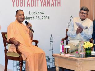 उत्तर प्रदेश के मुख्यमंत्री योगी आदित्यनाथ जी 16 मार्च, 2018 को लखनऊ में यंग प्रेसीडेण्ट्स आॅर्गनाइजेशन, ग्रेटर इण्डिया चैप्टर द्वारा आयोजित कार्यक्रम को सम्बोधित करते हुए।