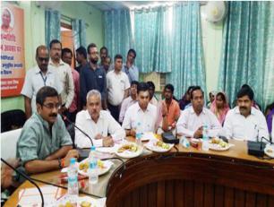 सूचना राज्यमंत्री डा0 नीलकण्ठ तिवारी वाराणसी विकास भवन सभागार में बाबा साहेब की जयंती पर बोलते हुए।