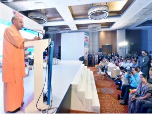 उत्तर प्रदेश के मुख्यमंत्री योगी आदित्यनाथ जी 29 अप्रैल, 2018 को लखनऊ में एच0टी0 वुमेन अवार्ड-2018 को सम्बोधित करते हुए।