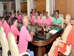 उत्तर प्रदेश के मुख्यमंत्री योगी आदित्यनाथ जी से 9 जून 2018 को शास्त्री भवन, लखनऊ में गोमती मित्र मण्डल समिति, कुशभवनपुर, जिला सुल्तानपुर के प्रतिनिधिमण्डल ने भेंट की।