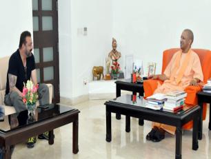 उत्तर प्रदेश के मुख्यमंत्री योगी आदित्यनाथ जी से 9 जून 2018 को उनके सरकारी आवास पर फिल्म अभिनेता श्री संजय दत्त ने भेंट की।