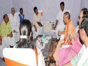 मा० मुख्यमंत्री योगी आदित्यनाथ जी 11 जुलाई 2018 को मिर्जापुर में आदरणीय प्रधानमंत्री जी के कार्यक्रम से पूर्व अधिकारियों के साथ तैयारियों के संबंध में बैठक करते हुये।	