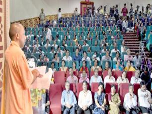 मा0 मुख्यमंत्री योगी आदित्यनाथ जी 25 अगस्त 2018 को साइंटिफिक कन्वेंशन सेंन्टर के0जी0एम0यू0 उ0प्र0 लखनऊ में राज्य पोषण मिशन अभियान कार्यक्रम को सम्बोधित करते हुए।	