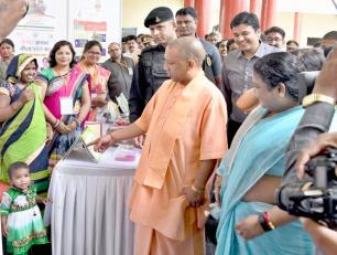 मा0 मुख्यमंत्री योगी आदित्यनाथ जी 25 अगस्त 2018 को साइंटिफिक कन्वेंशन सेंन्टर के0जी0एम0यू0 उ0प्र0 लखनऊ में राज्य पोषण मिशन अभियान कार्यक्रम के अवसर पर।	