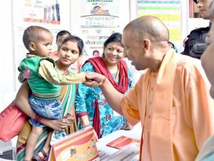 मा0 मुख्यमंत्री योगी आदित्यनाथ जी 25 अगस्त 2018 को साइंटिफिक कन्वेंशन सेंन्टर के0जी0एम0यू0 उ0प्र0 लखनऊ में राज्य पोषण मिशन अभियान कार्यक्रम के अवसर पर।	