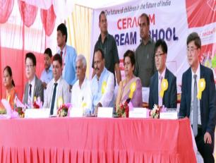 मंत्री श्री ब्रजेश पाठक सेराजेम इंडिया ग्लोबल हेल्थ कम्पनी के सहयोग से खुर्रमनगर स्थित प्राथमिक विद्यालय में आयोजित तीसरे ड्रीम स्कूल के समापन कार्यक्रम को संबोधित करते हुए।