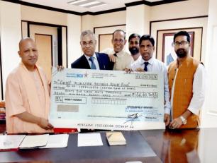 उत्तर प्रदेश के मुख्यमंत्री योगी आदित्यनाथ जी को 5 अक्टूबर, 2018 को शास्त्री भवन, लखनऊ में केरल राज्य में बाढ़ से प्रभावित व्यक्तियों/परिवारों के सहायतार्थ 66 लाख 60 हजार 708 रुपये का चेक भेंट किया गया।
