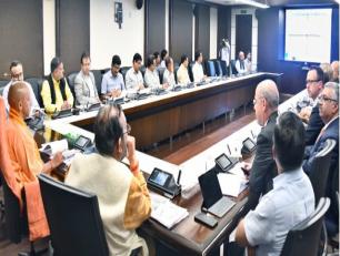 उत्तर प्रदेश के मुख्यमंत्री योगी आदित्यनाथ जी 23 अक्टूबर, 2018 को लोक भवन में साॅलिड वेस्ट मैनेजमेंट प्लाण्ट के सम्बन्ध में प्रस्तुतिकरण के अवसर पर।