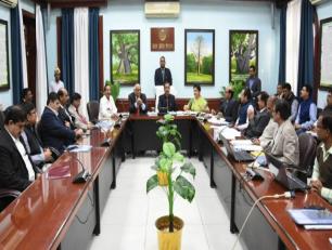 उ0प्र0 निजी विश्वविद्यालयों की स्थापना के संबंध में प्रस्तावित निजी विश्वविद्यालय अधिनियम-2018 के संबंध में विचार विमर्श हेतु डा0 दिनेश शर्मा की अध्यक्षता में बैठक