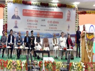उत्तर प्रदेश के मुख्यमंत्री योगी आदित्यनाथ जी 07 जनवरी, 2019 को अपने सरकारी आवास पर आयोजित कार्यक्रम को सम्बोधित करते हुए।