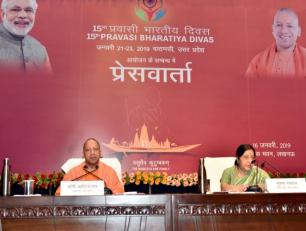 मुख्यमंत्री योगी आदित्यनाथ जी 16 जनवरी, 2019 को लोक भवन में विदेश मंत्री श्रीमती सुषमा स्वराज के साथ संयुक्त प्रेस वार्ता के अवसर पर।