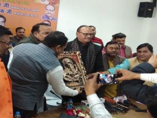 विधि एवं न्याय मंत्री ब्रजेश पाठक ने भूतपूर्व सैनिकों व उनके आश्रित परिवारों को किया सम्मानित