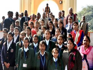 उत्तर प्रदेश के राज्यपाल श्री राम नाईक जी एवं मुख्यमंत्री योगी आदित्यनाथ जी 30 जनवरी, 2019 को लखनऊ में महात्मा गांधी जी की पुण्यतिथि के अवसर पर। 