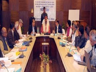 मंत्री श्री उपेन्द्र तिवारी आज भूमि सुधार विभाग के सभागार में ग्रेटर शारदा सहायक के कार्यों की समीक्षा बैठक करते हुए