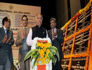 मंत्री श्री आशुतोष टण्डन ‘गोपाल जी‘ आज अटल बिहारी बाजपेयी साइंटिफिक कनवेंशन सेन्टर, लखनऊ में चिकित्सा शिक्षा विभाग की विभिन्न परियोजनाओं का शिलान्यास करते हुए