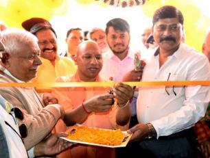 उत्तर प्रदेश के मुख्यमंत्री योगी आदित्यनाथ जी 05 मार्च, 2019 को जनपद गोरखपुर में उत्तर प्रदेश कौशल विकास प्रशिक्षण केन्द्र का उद्घाटन करते हुए।