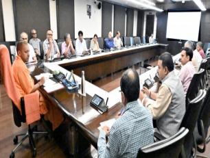 उत्तर प्रदेश के मुख्यमंत्री योगी आदित्यनाथ जी 2 जुलाई, 2019 को लोक भवन में सेवा एवं मानव संसाधन आउटसोर्सिंग हेतु प्रस्तावित नीति के प्रस्तुतिकरण के अवसर पर।